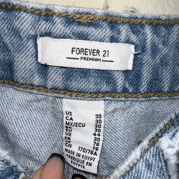 NWT Destroyed 90s-Fit Straight Jeans light wash distressed denim Forever 21 RARE - Picture 7 of 13